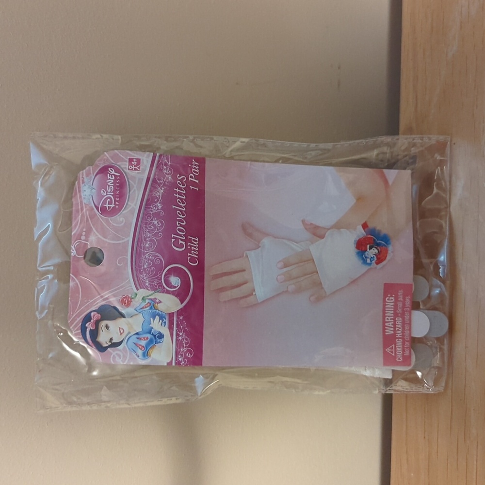 ⭐️ 5/ $25 Disney snow White child dress up gloves new